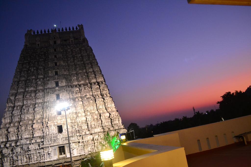 Sri Sarvesha Js Palace Temple View Tiruvannámalaj Kültér fotó